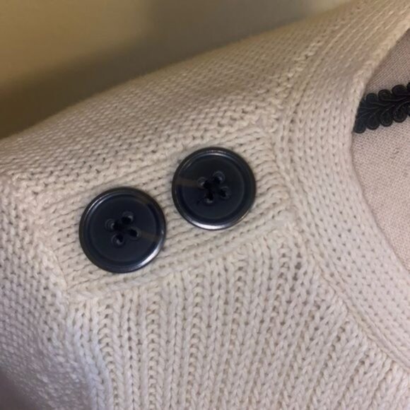 Talbots Petite Women’s Cotton Knit Sweater Cream Button Shoulder Size PS - Picture 7 of 9